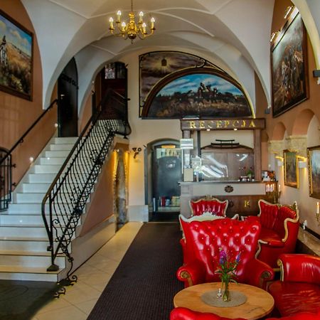 Euro Aparthotel Tarnów エクステリア 写真