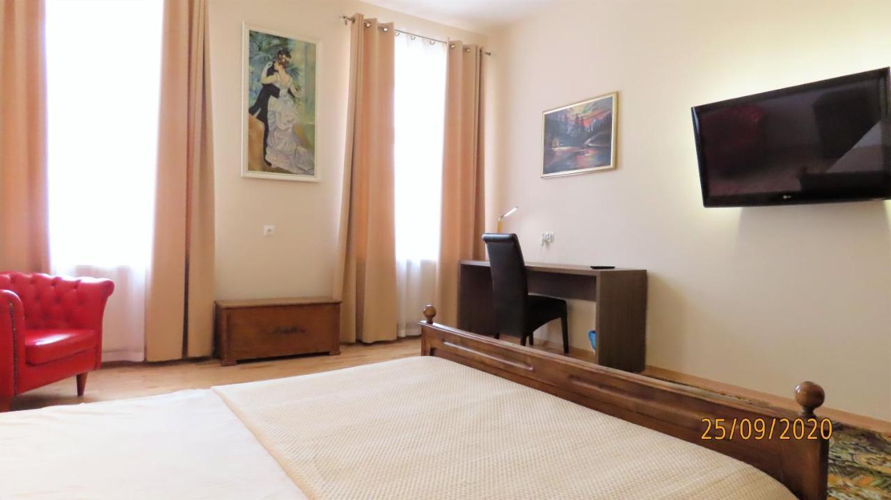 Euro Aparthotel Tarnów エクステリア 写真